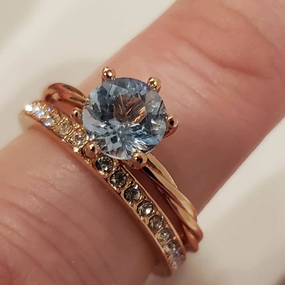 3x2.5mm wide Gold on Sterling Silver, Three Swarovski Crystal Rings, Tri-Colour - Picture 13 of 16